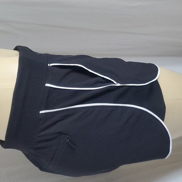 Athleta Women’s Black and White Shorts with Pockets Size 6 - Picture 2 of 10